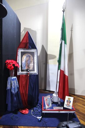 angolo dedicato alla Bandiera Italiana ed alla “Virgo Fidelis”, Patrona dell’Arma dei Carabinieri