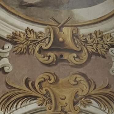 Particolare della decorazione pittorica della volta della navata centrale