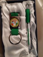 portachiavi-con-penna-verde