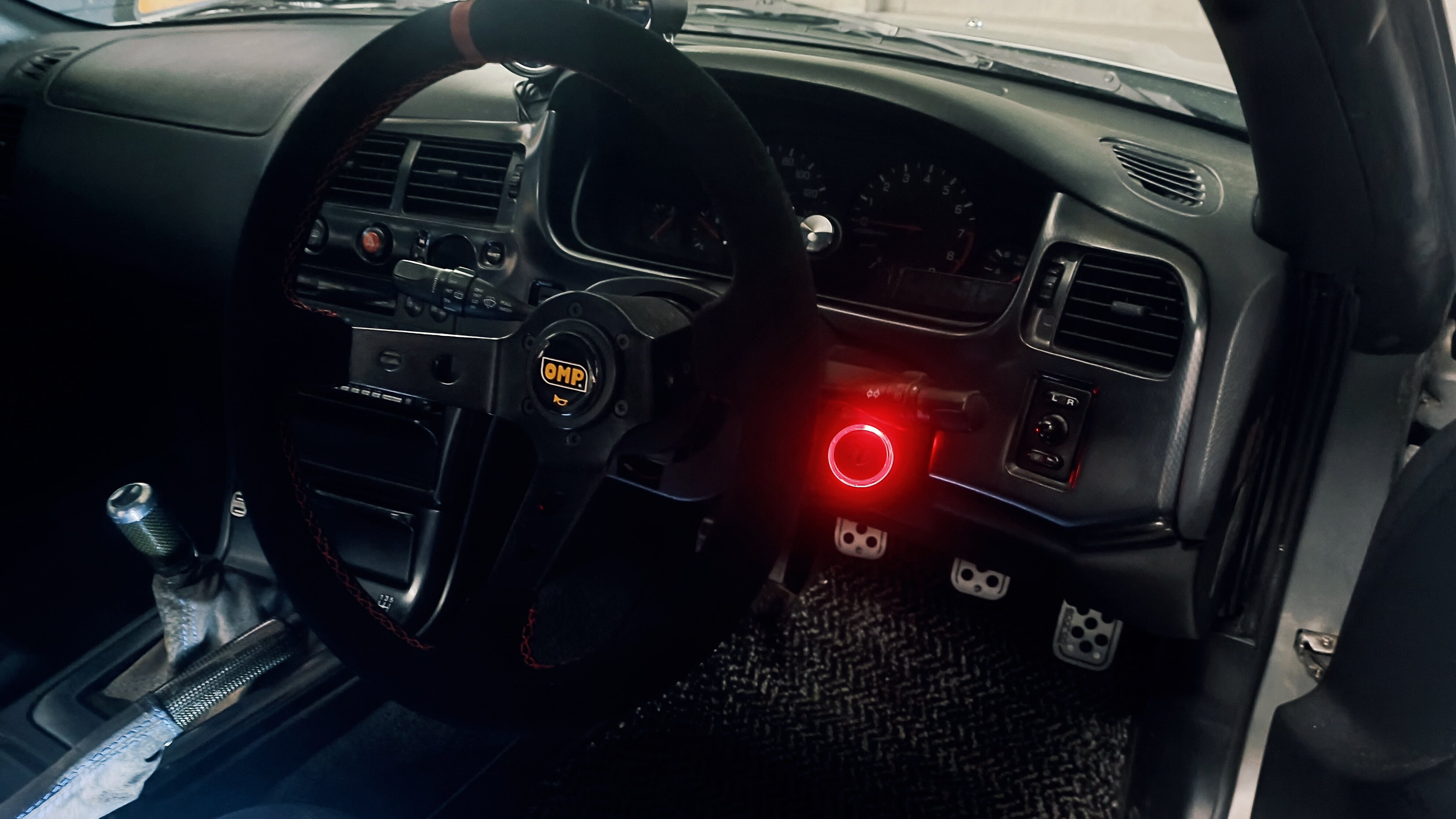 SKYLINE R33 MINI DIY: Red Illumination Ignition Surround (ITA)