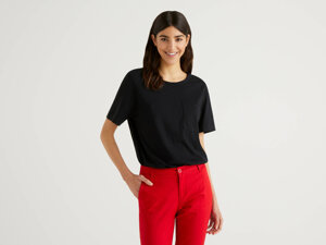 t-shirt-tinta-unita-con-taschino