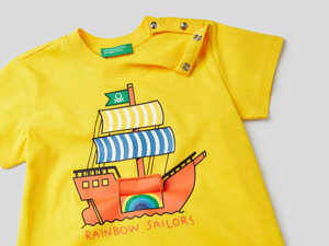 t-shirt-con-stampa-pappagallo