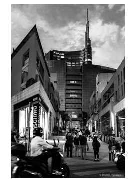 Onofrio Pignataro - Street photography Milan - Corso Como
