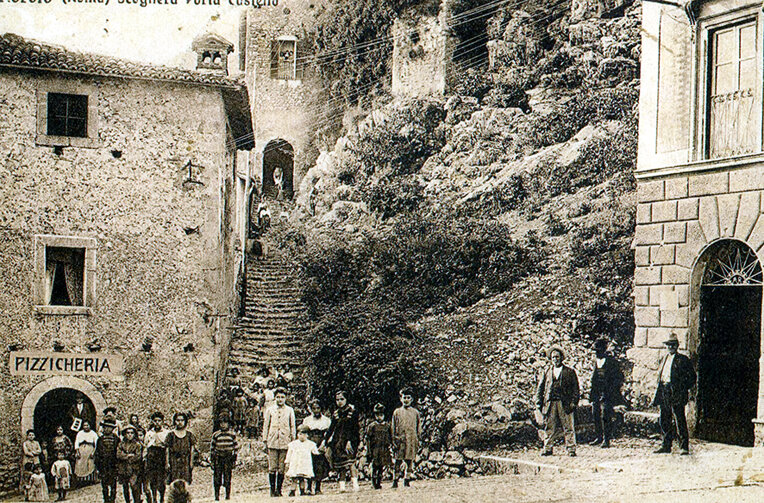 dc221826-59a6-401e-a4d5-9eca40d47847