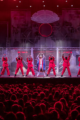 Photo by Riccardo Rusconi Show We will Rock You, Canon 1dx Mark II - EF 70-200 f2.8 IS USM II - 1/640 f4 ISO 3200 at 98mm