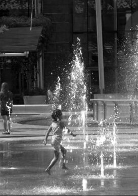 Aldo Santoro Playing in Piazza Gae Aulenti