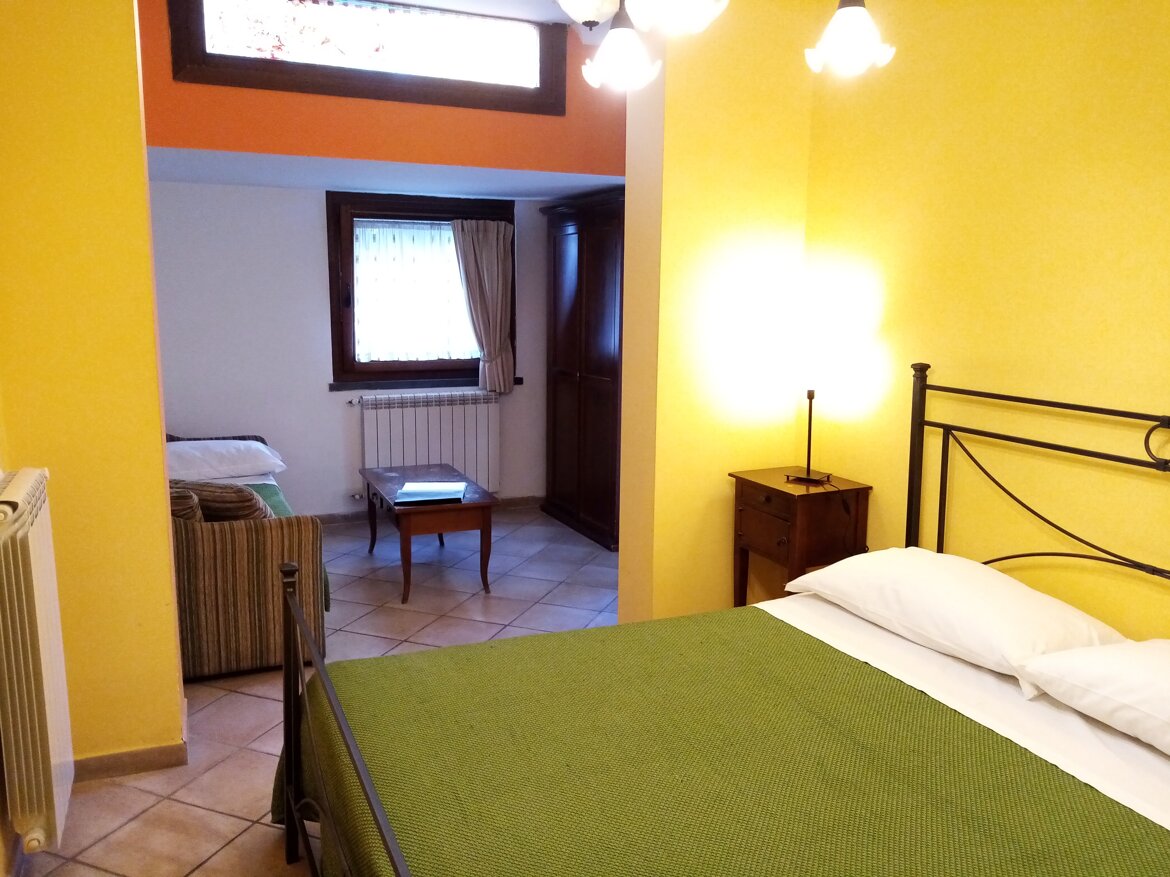 eyJlbiI6IkNhbWVyYSBUcmlwbGEifQ==