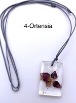 collane-con-resina-e-fiori