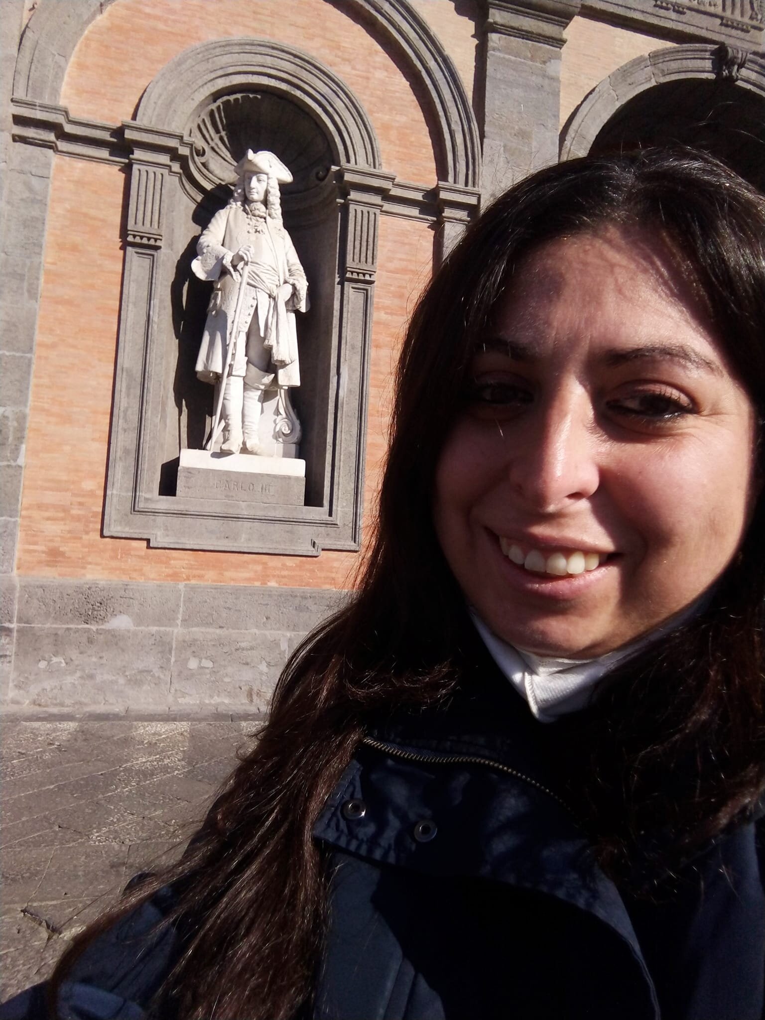 I Re di Napoli sulla facciata del Palazzo Reale