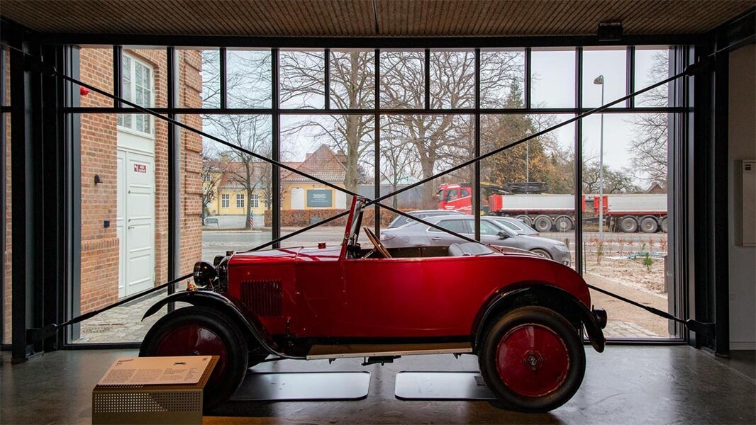 Infissi Minimal & Co commerciale automotive Infissi Minimal & Co commerciale automotive