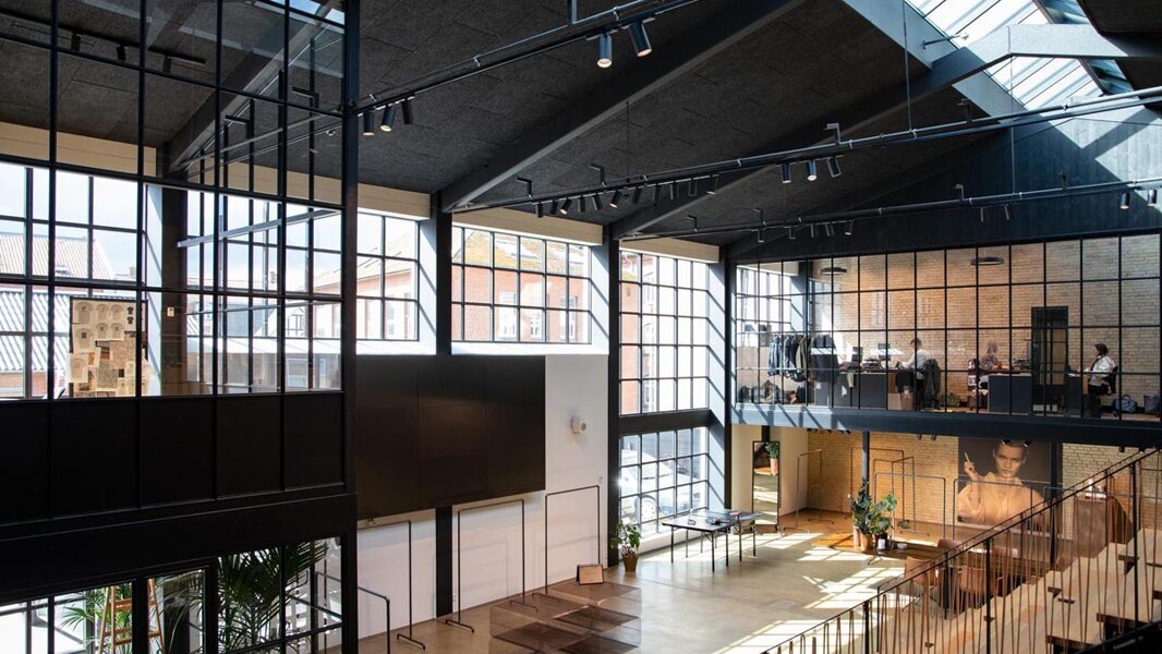 Infissi Minimal & Co direzionale stile industrial Infissi Minimal & Co direzionale stile industrial