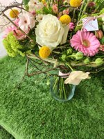 mazzo-in-struttura-rosa-e-bianco