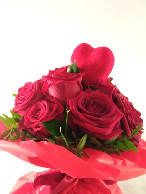 bouquet-12-rose-rosse