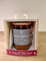 candela-profumata-ispirazione-di-vino-merlot-fruttato-media