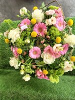 mazzo-in-struttura-rosa-e-bianco