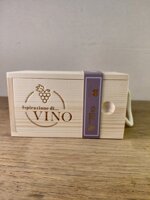 confezione-2-candele-profumate-ispirazione-di-vino-malvasia-ambrata-e-passito-antico