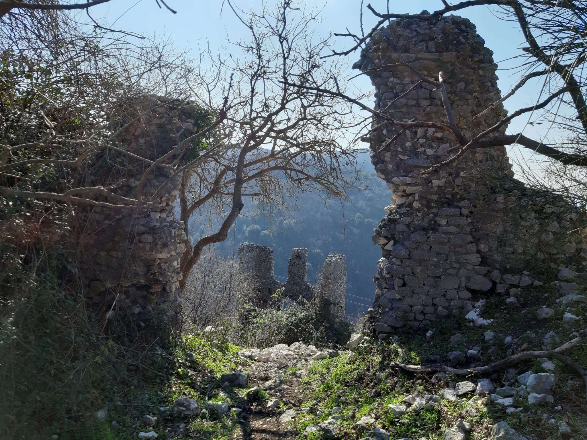 Le nostre escursioni: trekking con pranzo nel castello Le nostre escursioni: trekking con pranzo nel castello