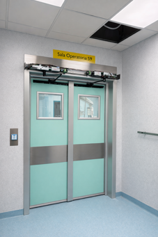 Porta scorrevole automatica a due ante per sala operatoria