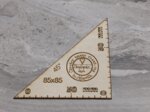 squadra-in-legno-con-angolo-45-di-precisione-ed-incisione-al-laser-di-misura-85x85-mm