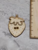 bottone-fragola-in-legno-taglio-laser-altezza-30mm-ca