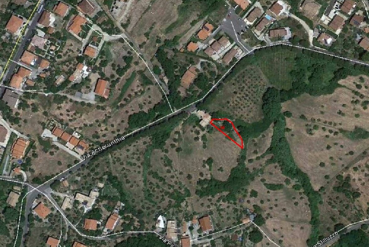 Piena proprietà per 1000/1000 di Terreno edificabile sito in Mendicino (CS)