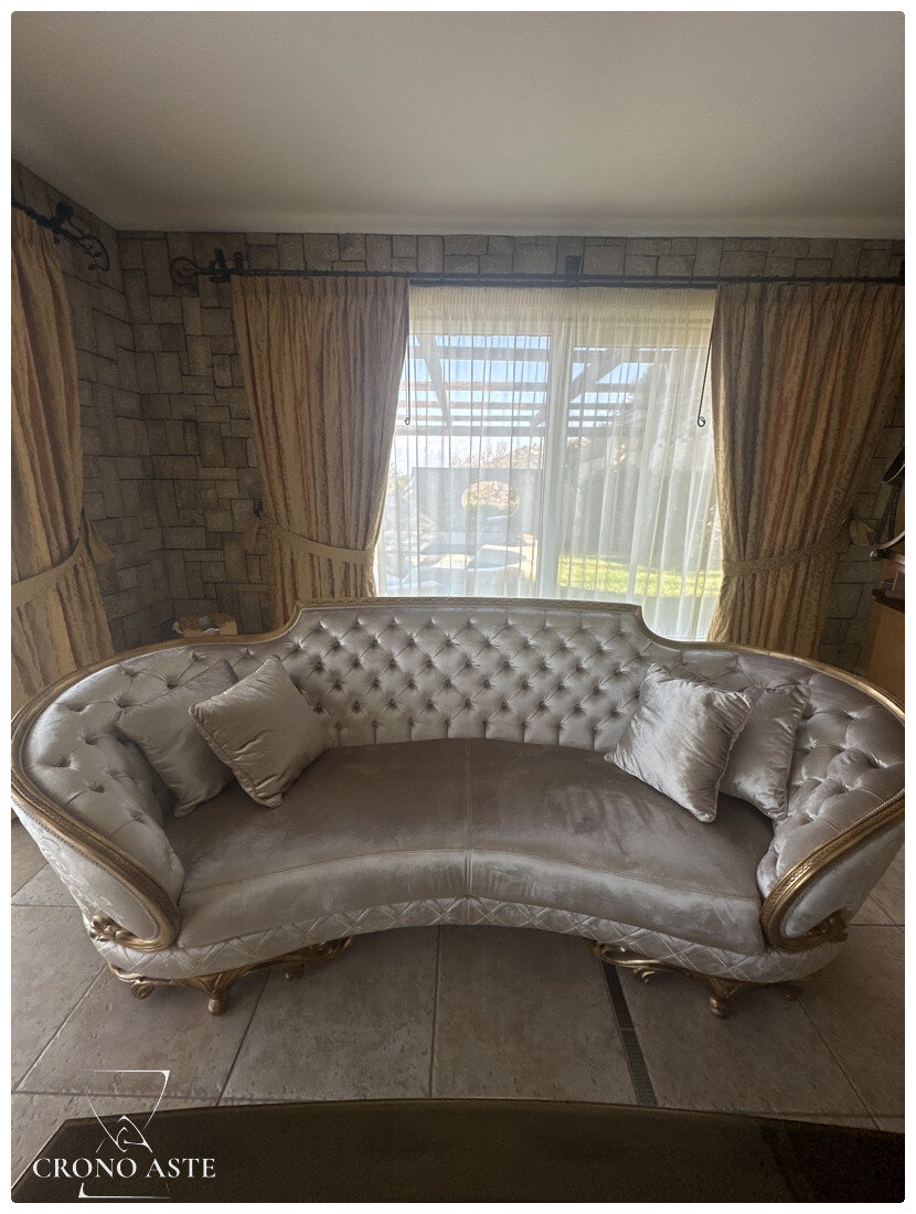 Lotto costituito da mobilio, arredi e corredi domestici