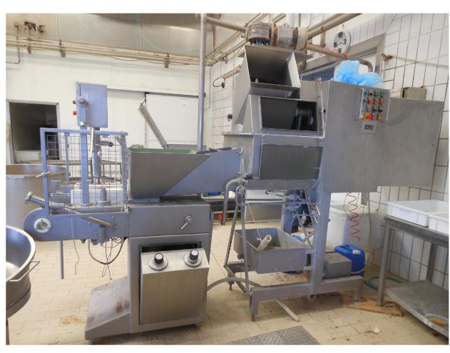 Lotto unico composto da attrezzature e macchinari industriali per la produzione e commercializzazione di prodotti lattiero-caseari. Lotto unico composto da attrezzature e macchinari industriali per la produzione e commercializzazione di prodotti lattiero-caseari.
