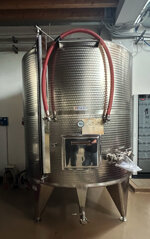 vini-in-silos-e-bottiglie-a-marchio-judeka-di-varia-tipologia