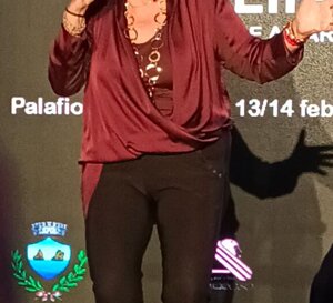 ilenia sala cantautrice durante la sua esibizione ad unlimited