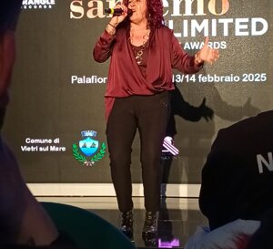 ilenia sala cantautrice durante la sua esibizione ad unlimited