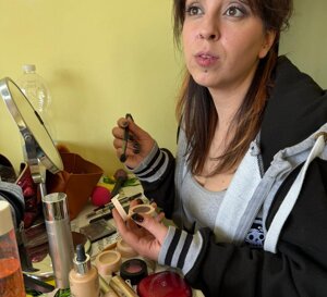 martina si trucca prima di arrivare al palafiori