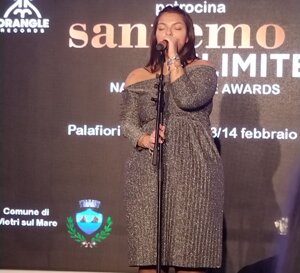 emily durante la sua esibizione ad unlimited