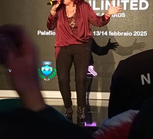 ilenia sala cantautrice durante la sua esibizione ad unlimited