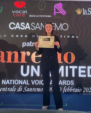 serena che ritira l'attestato