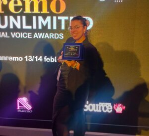 emily ritira il premio nella sala underground