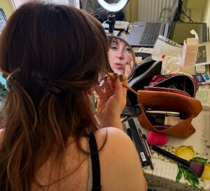 martina si trucca prima di arrivare al palafiori