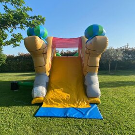 snake slide tutti i bimbi vorranno saltare sul serpente e scivolare giù veloci. lungo 7m alto3.5m e largo 3,5m