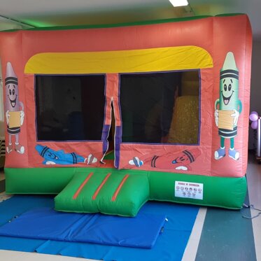 color pencil un fantastico saltarello con uno scivolo adatto ai bimbi piccoli, perfetto per i spazi al chiuso color pencil un fantastico saltarello con uno scivolo adatto ai bimbi piccoli, perfetto per i spazi al chiuso