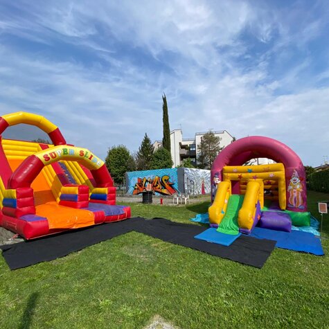 super slide & bounce slide arcobaleno Con questi 2 gonfiabili la tua festa sarà unica e tutti i bambini ti adoreranno