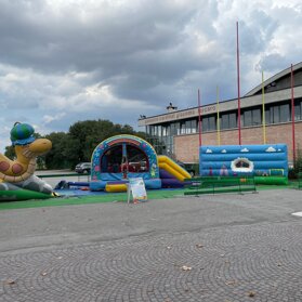 bounce slide arcobaleno ideale per i le feste con i bimbi piccoli. un quadrato di 5m e alto 3,5m bounce slide arcobaleno ideale per i le feste con i bimbi piccoli. un quadrato di 5m e alto 3,5m