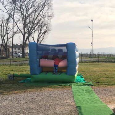 fun fair air ideale per i le feste con i bimbi piccoli. profondo di 4m, largo 3m e alto 3,5m fun fair air ideale per i le feste con i bimbi piccoli. profondo di 4m, largo 3m e alto 3,5m