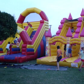 super slide climb e tower slide Con questi 2 gonfiabili la tua festa sarà unica e tutti i bambini ti adoreranno