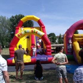 super slide e bounce slide1 Con questi 2 gonfiabili la tua festa sarà unica e tutti i bambini ti adoreranno