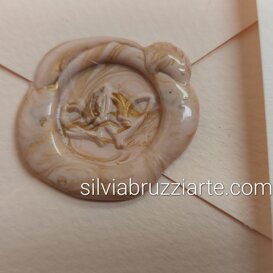 chiusura in ceralacca colori a scelta chiusura in ceralacca, timbro personalizzato, il resto a scelta, a partire dai 5€