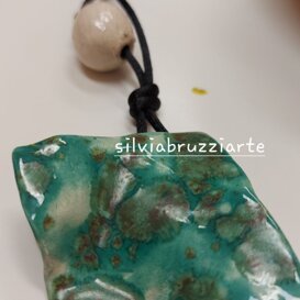 Stropicciati o Papel in varie tecniche ceramiche tradizionali, a smalto e raku