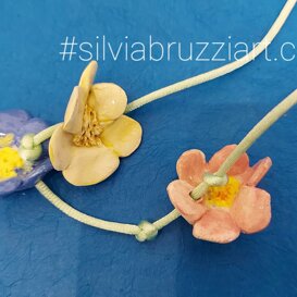 Collana Fiore vari fiori composti insieme in ceramica tradizionale