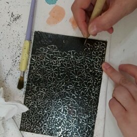 Incisione Calcografica dove il segno incide la lastra e prende vita sulla carta