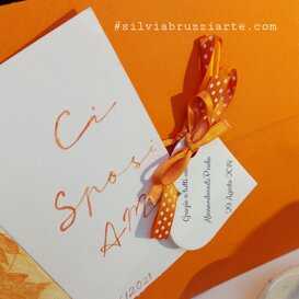 Partecipazioni artistiche carte fatte a mano nastri e aperture speciali