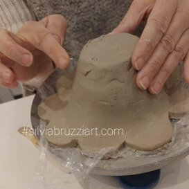 Modellazione e Decorazione Ceramica L’argilla diventa forma