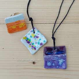 Astratti in varie tecniche ceramiche tradizionali, a smalto e raku